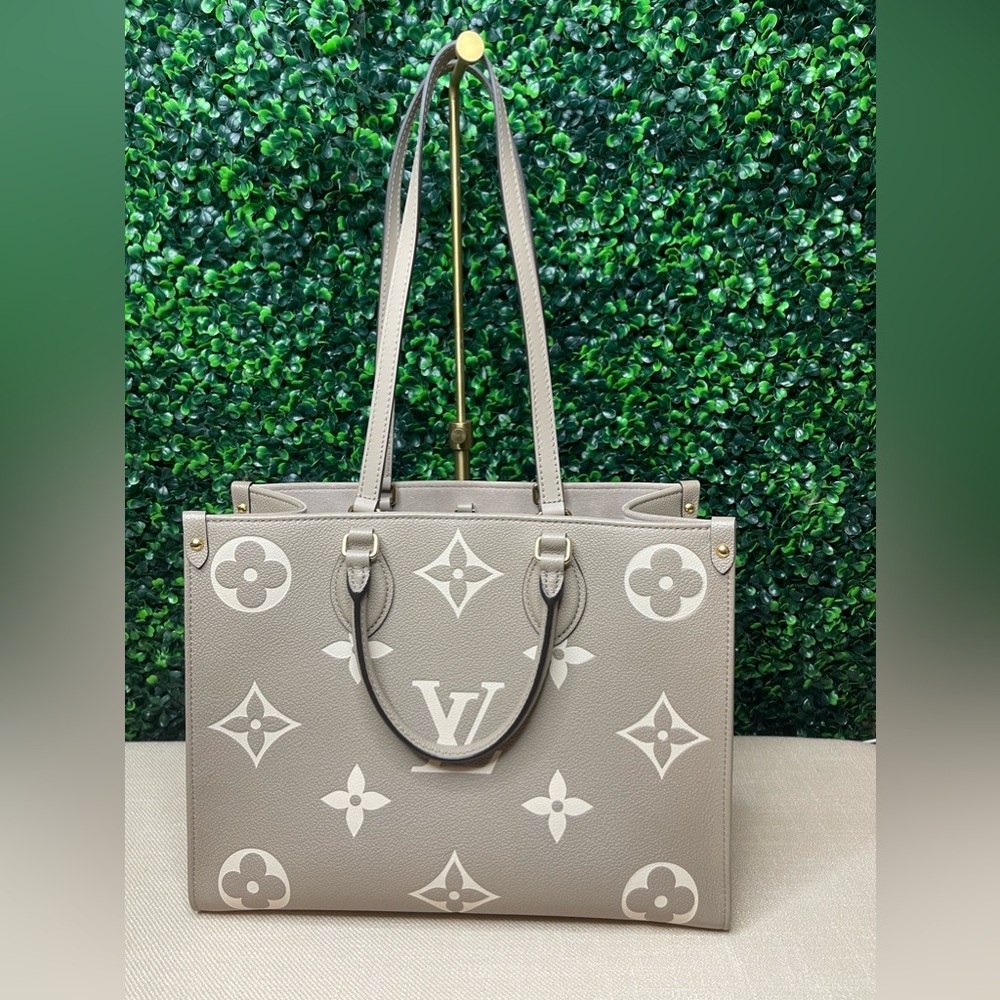 Authentic Louis Vuitton Dove/Cream OnTheGo MM